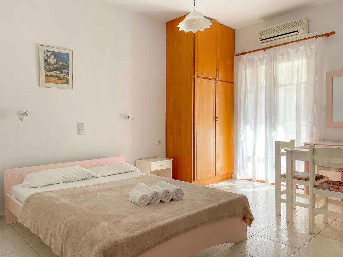 Captain Michalis Apartments Galatás Exterior foto